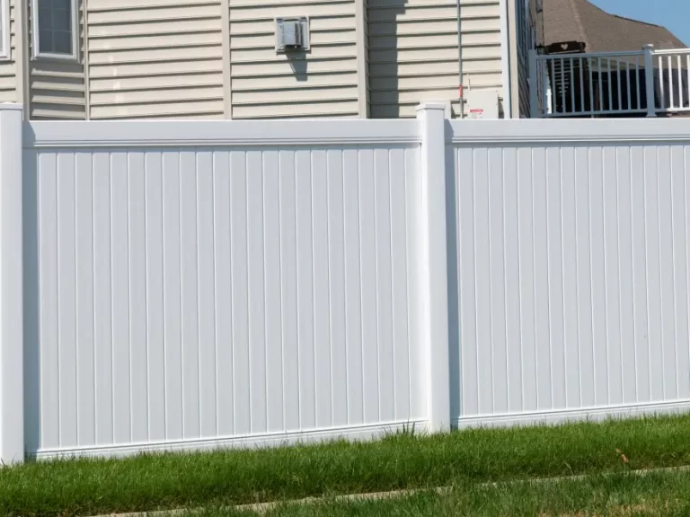 vinyl-fence-strongholdfencing